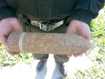Proiectil rămas neexplodat, descoperit la Poiana